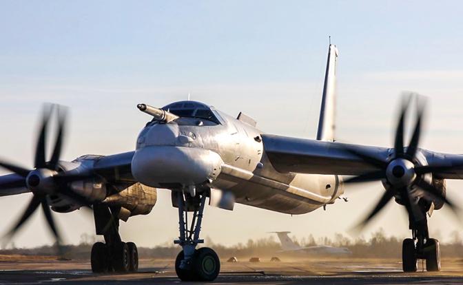 На фото: ракетоносец Ту-95МС