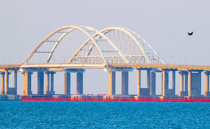 На фото: вид на Крымский мост