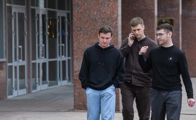 На фото: журналист редакции URA.RU Сергей Бодров, адвокат Георгий Краснов и редактор URA.RU Денис Аллаяров (слева направо)