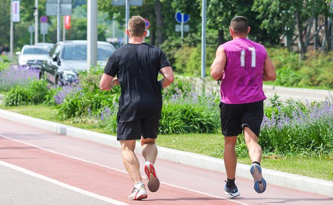 Врач объяснил, может ли развиться рак кишечника из-за бега