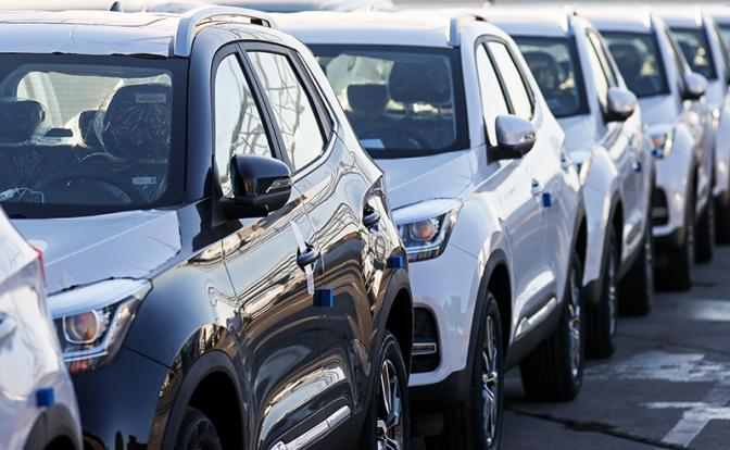 Автостоп: «Стратегический запас» легковушек превысил миллион. Кто их будет покупать?
