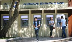 Азербайджанский манат преподал мастер-класс российскому рублю. А заодно и министрам