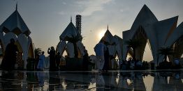 Молитвы, жертвоприношения и традиционные угощения - празднование Курбан-байрама