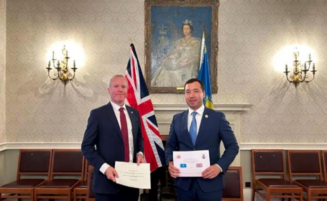 На фото: согласно информации, подписание документа состоялось в Лондоне, куда с официальным визитом прибыла делегация Минобороны РК.