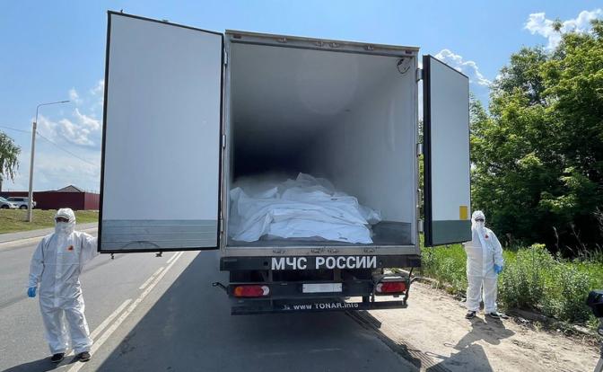 На фото: фура с телами военных ВСУ в Брянской области.