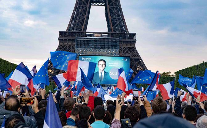 На фото: Эйфелева башня в Париже, Франция.