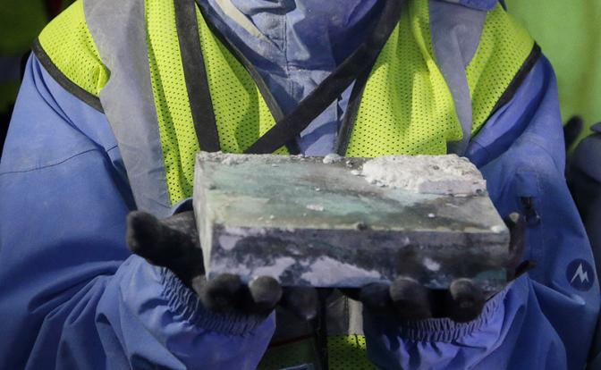 Рабочие нашли капсулу времени с предостережением