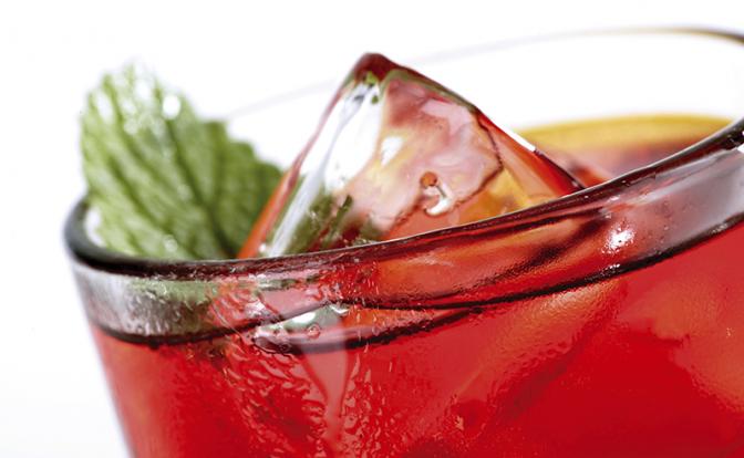 Стоматолог назвал наиболее опасные для зубов холодные напитки