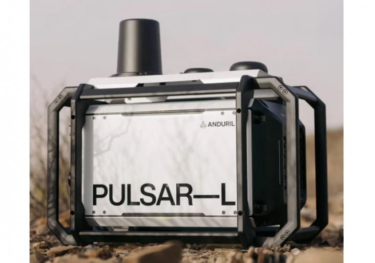 По информации производителя, Pulsar-L — это компактная и легкая система РЭБ, которая предоставляет каждому бойцу программно-управляемые возможности РЭБ с поддержкой искусственного интеллекта.