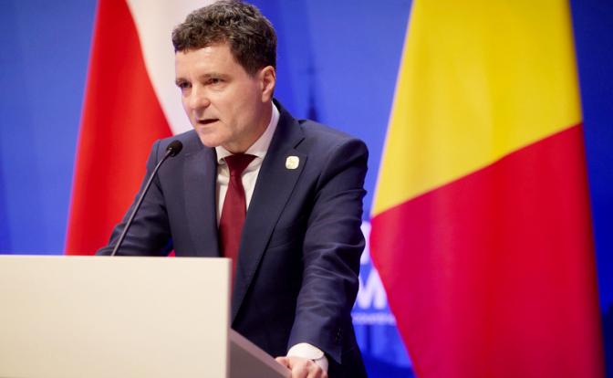 На фото: новоизбранный прозападный президент Румынии Никушор Дан.