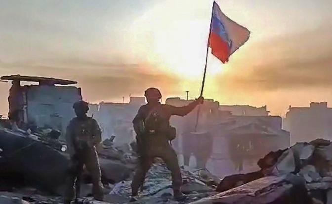 Бойцы группировки «Днепр» установили в оккупированном ВСУ Херсоне флаг России