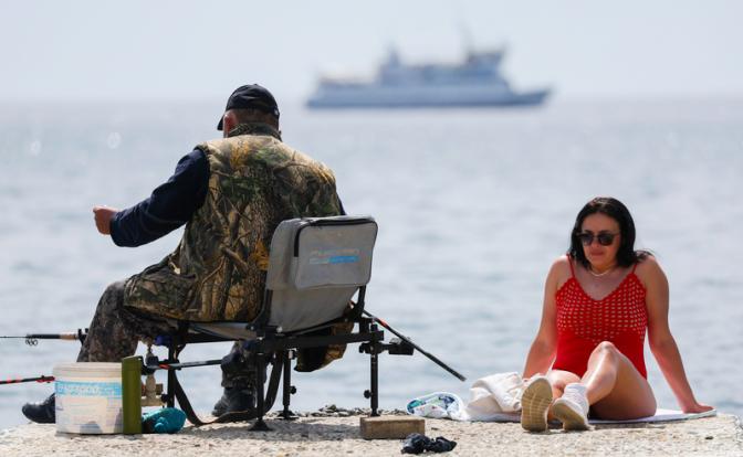Завихрения климата: Москву и Сочи захлестнуло «питерское лето», Черное море бодрит, как Балтика