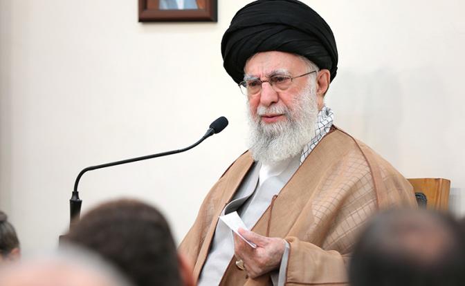 На фото: верховный лидер Ирана аятолла Али Хаменеи