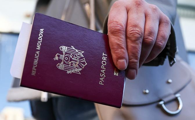 "Чем вам украинский паспорт не нравится?": Русские Приднестровья России не нужны – чиновники так считают