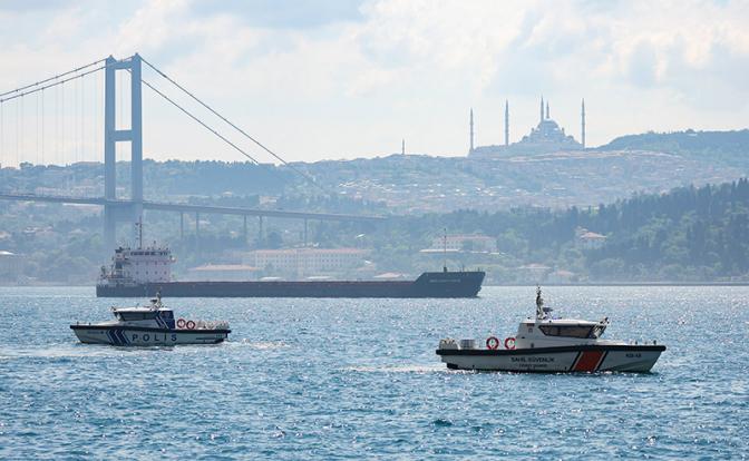 Турция с 1 июля повышает сбор за проход судов через Босфор и Дарданеллы на 15%