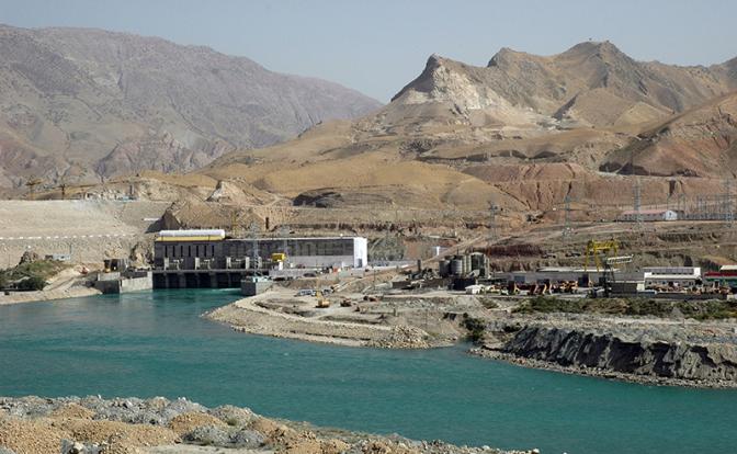 На фото: вид на Сангтудинскую ГЭС