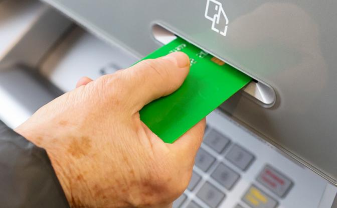 Россиян предупредили о возможных блокировках мелких банковских переводов