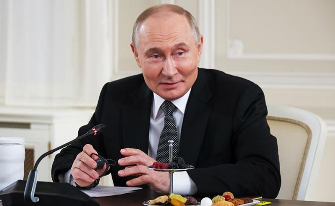 На фото: президент РФ Владимир Путин во время встречи с руководителями международных информационных агентств