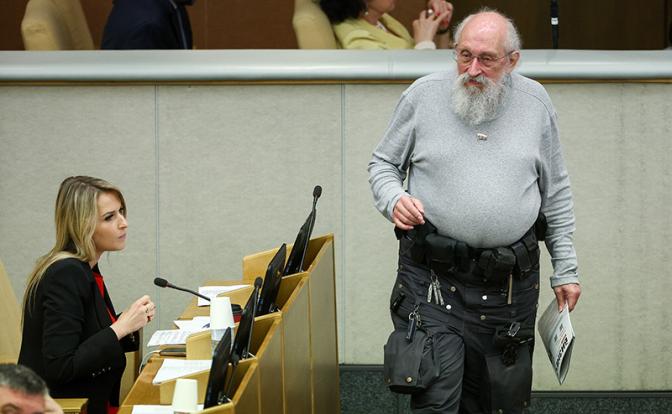 На фото: член комитета Госдумы РФ по просвещению Анатолий Вассерман