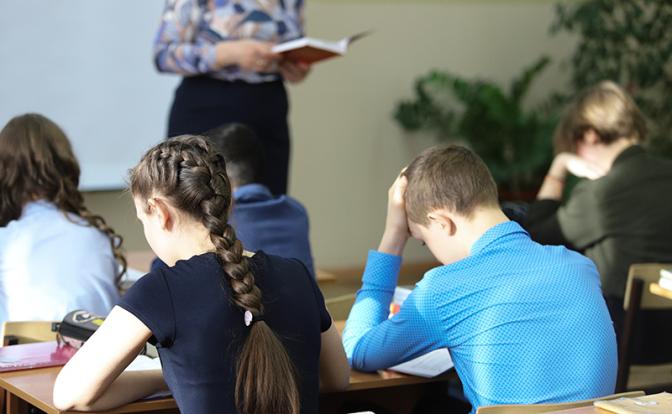 Учителей заставят «ходить строем», а потом заменят «цифровым педагогом»