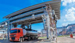 «Просто копни лопатой»: В Оренбуржье твердую нефть можно собирать прямо в степи