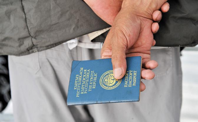 Мигрант с особым статусом: кто его заслужил