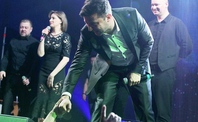 На фото: выступление кандидата на пост президента Украины Владимира Зеленского на концерте студии "Квартал 95" в Броварах, 2019 год.