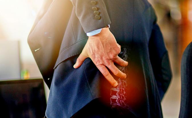 Почему мужчины переносят остеопороз тяжелее женщин: 5 скрытых признаков заболевания