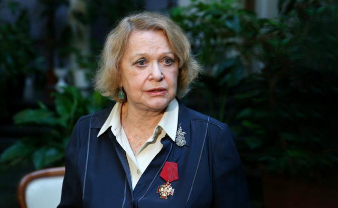 На фото: актриса Валентина Талызина на церемонии награждения деятелей культуры и искусства государственными наградами РФ и ведомственными наградами Министерства культуры РФ в атриуме Большого театра России.