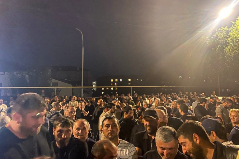 На фото: обстановка у здания суда, где ожидается оглашение решения об избрании меры пресечения российскому бизнесмену Самвелу Карапетяну. 