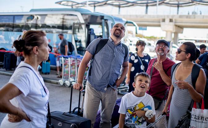 Олег Смирнов: «Я бы лететь сейчас на отдых в Турцию не советовал. Опасно в воздухе, ракет много»