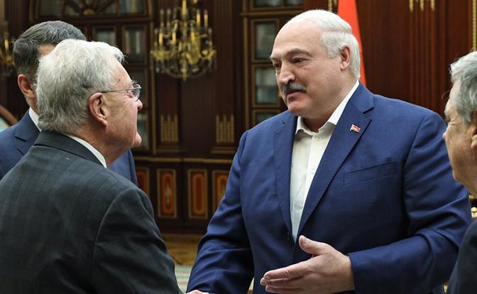 На фото: встреча президента Белоруссии Александра Лукашенко со спецпосланником президента США Китом Келлогом