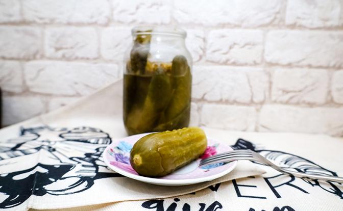 Банка с огурцами спасла украинца от мобилизации