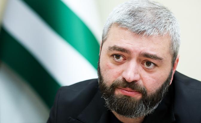 На фото: глава Министерства туризма Абхазии Астамур Логуа