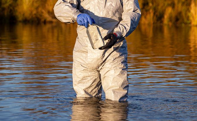 Началась проверка возможного разлива нефтепродуктов вблизи Пермской судоверфи на Каме