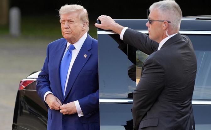 На фото: президент США Дональд Трамп прибыл саммит НАТО в Гааге