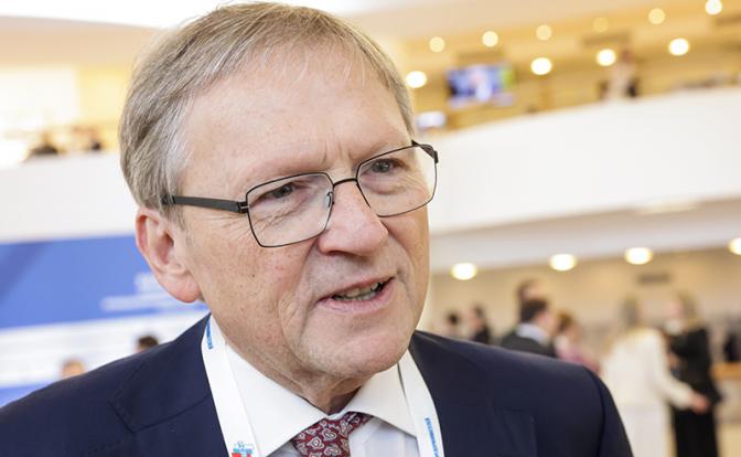 На фото: член правления Ассоциации виноградарей и виноделов России Борис Титов