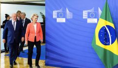 Издыхающий Евросоюз решил попить здоровой азиатской кровушки