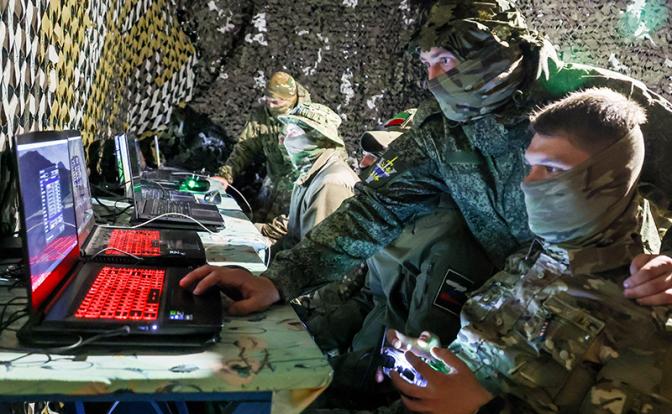 Беспилотников начальник. Рой «Гераней» и «Ланцетов» становится в строй