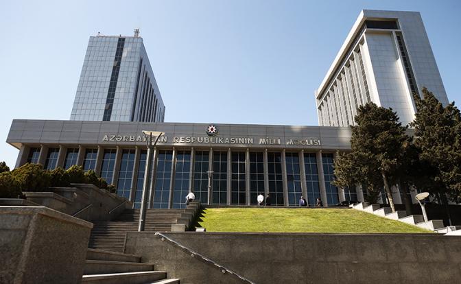 На фото: вид на здание Национального собрания Азербайджана