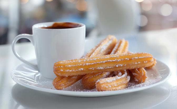 Врач назвал еду, от которой растет несжигаемый жир на животе