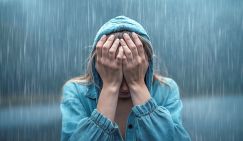 Психолог рассказала, как победить уныние из-за непогоды