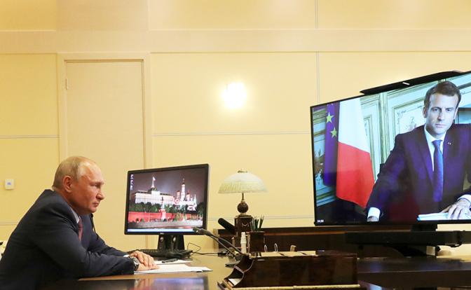 На фото: президент РФ Владимир Путин во время переговоров  с президентом Франции Эммануэлем Макроном(Архивное фото)