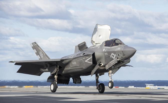 На фото: самолет F-35B Lightning II