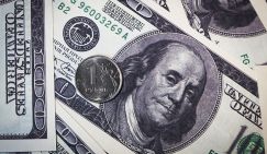 Доллар ослаб, рубль окреп. Кто за это заплатит