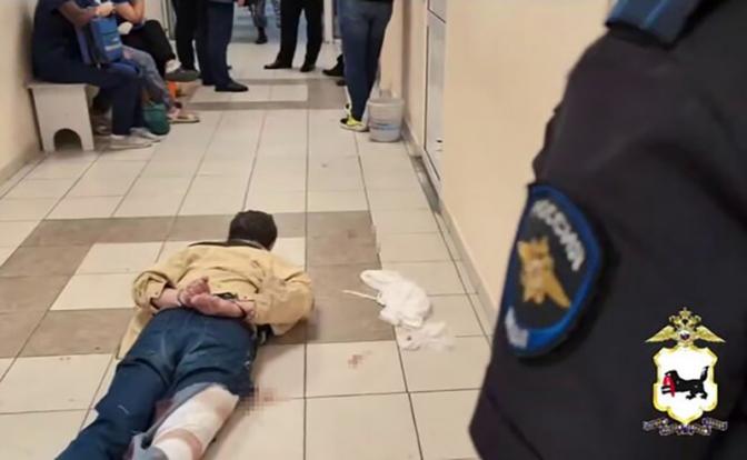 Кровавая расправа: пациент ранил ножом двух медиков в Иркутске