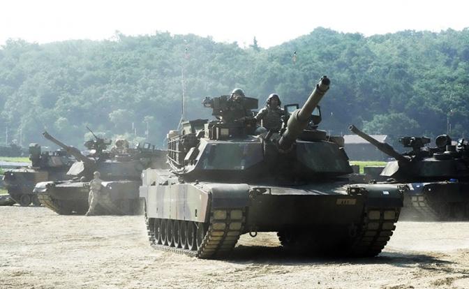 На фото: танки M1A2 Abrams