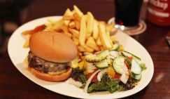 Врач назвала опасную еду, забивающую организм ядами