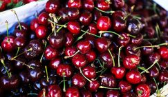 Врач объяснил, для кого опасна черешня