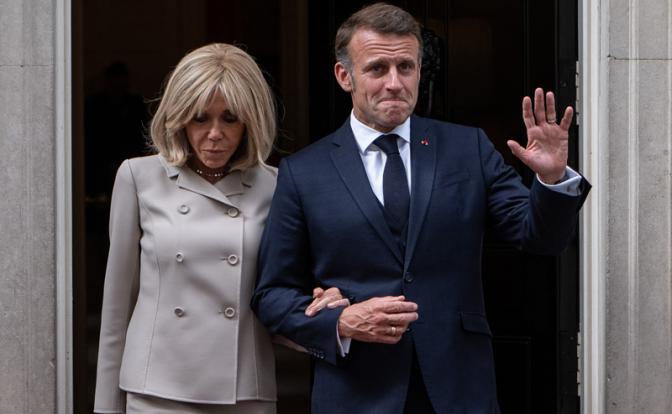 На фото: президент Франции Эмманюэль Макрон с первой леди Франции Брижит Макрон